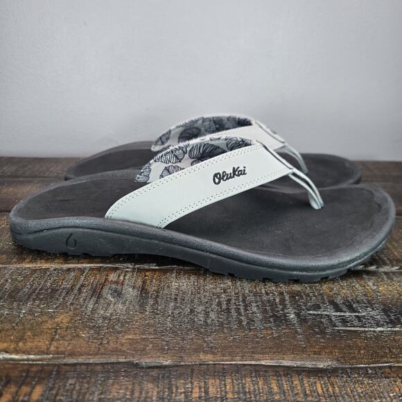 NEW OluKai Ohana Mens Size 11 Slip On Flip Flops Beach Sandals Foam Gray Black - Picture 1 of 11